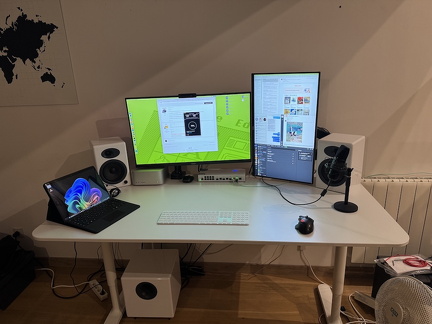 Setup Mac Studio sur bureau Bekant IKEA 